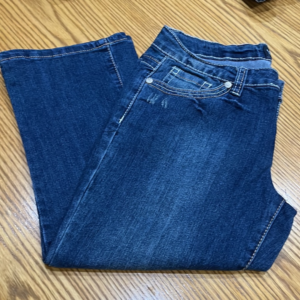 Karma Blue Capri Jeans, excellent condition, ultra stretch!